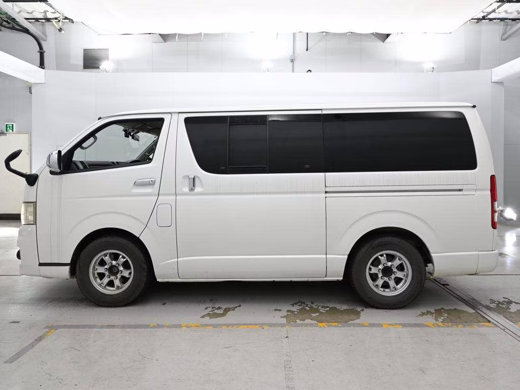 TOYOTA REGIUS ACE