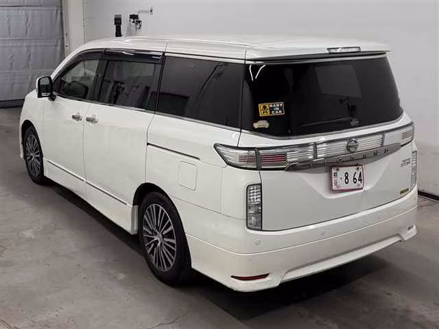 NISSAN ELGRAND
