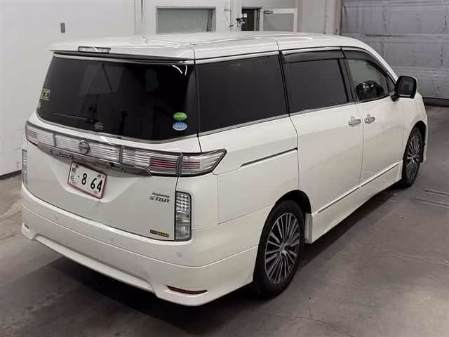 NISSAN ELGRAND