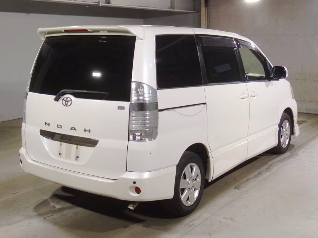 TOYOTA NOAH