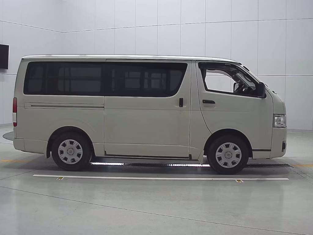 TOYOTA REGIUS ACE