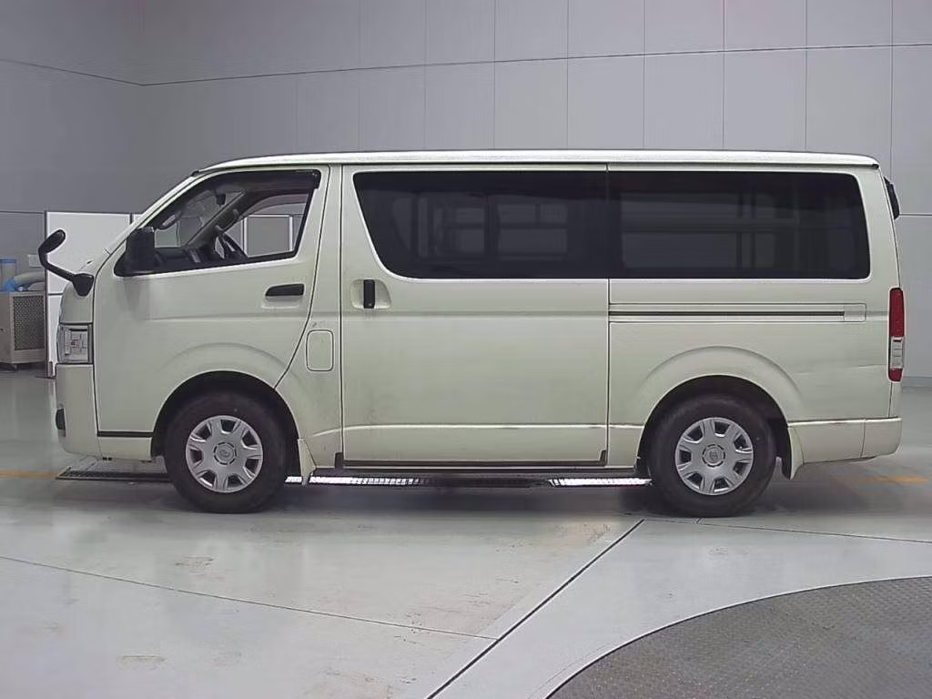 TOYOTA REGIUS ACE