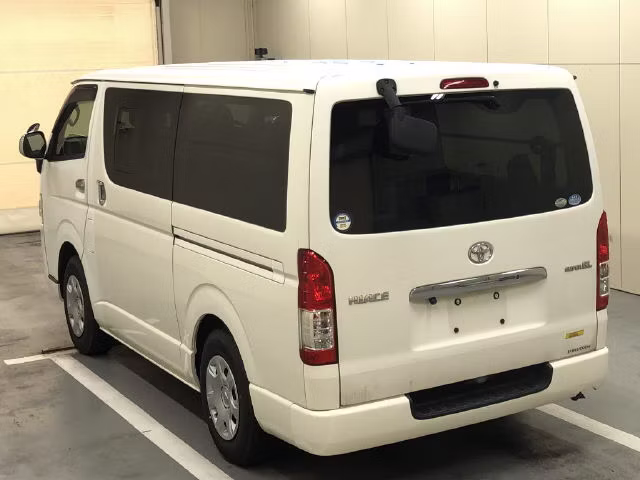 TOYOTA REGIUS ACE