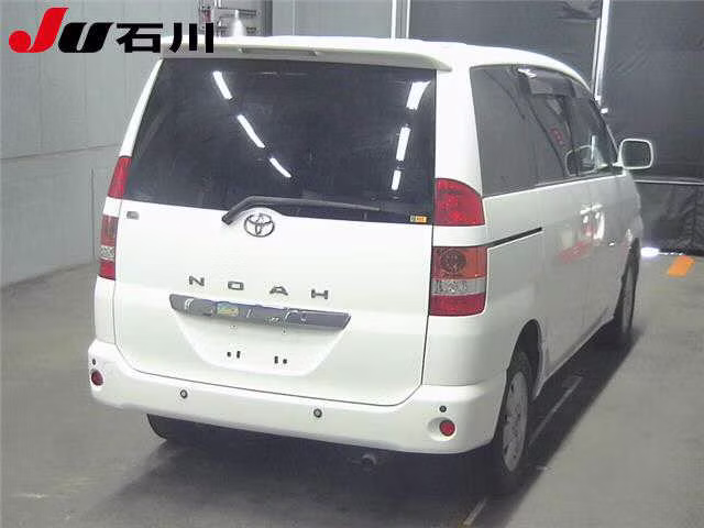 TOYOTA NOAH