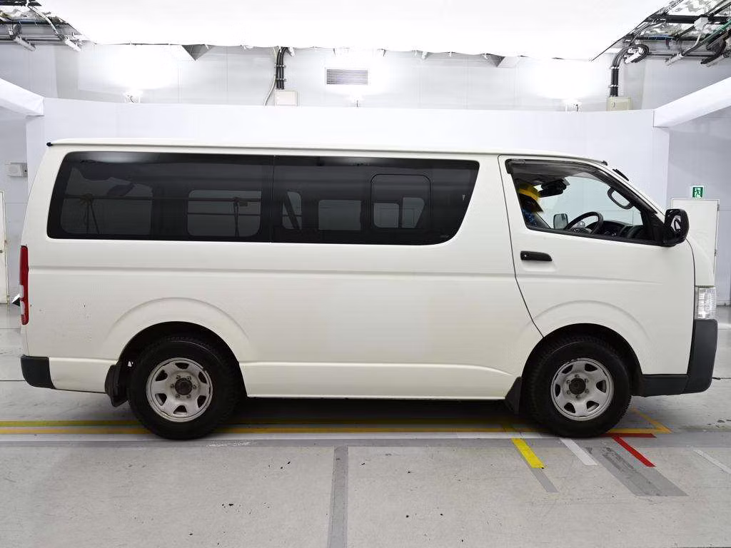 TOYOTA REGIUS ACE
