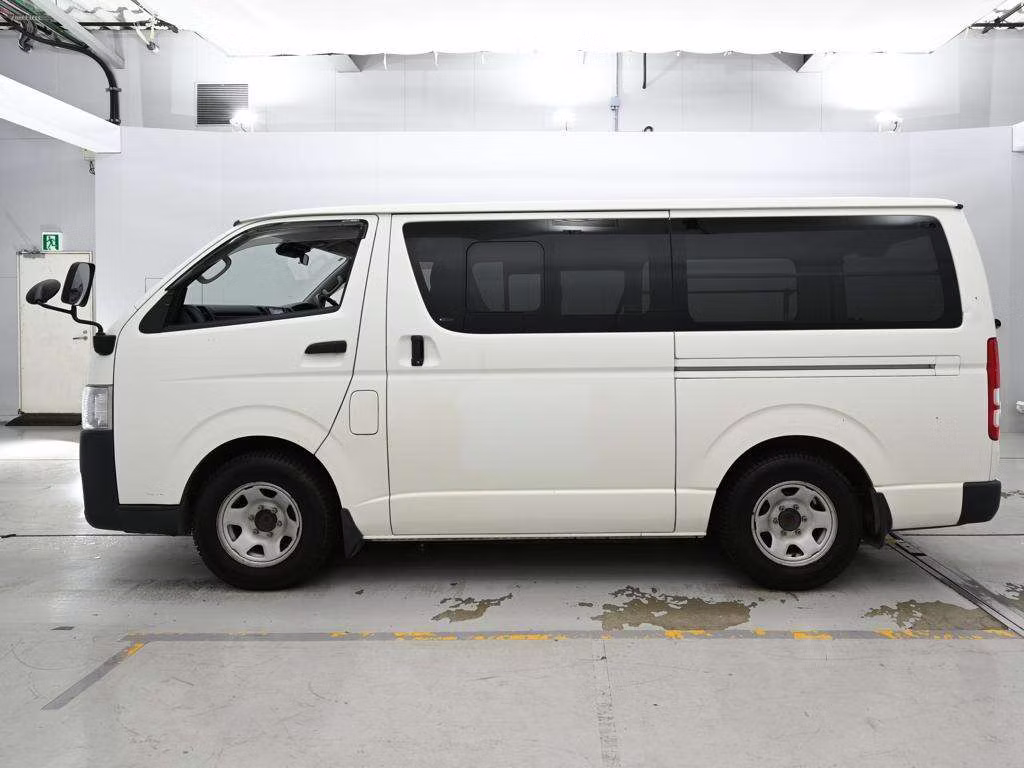 TOYOTA REGIUS ACE