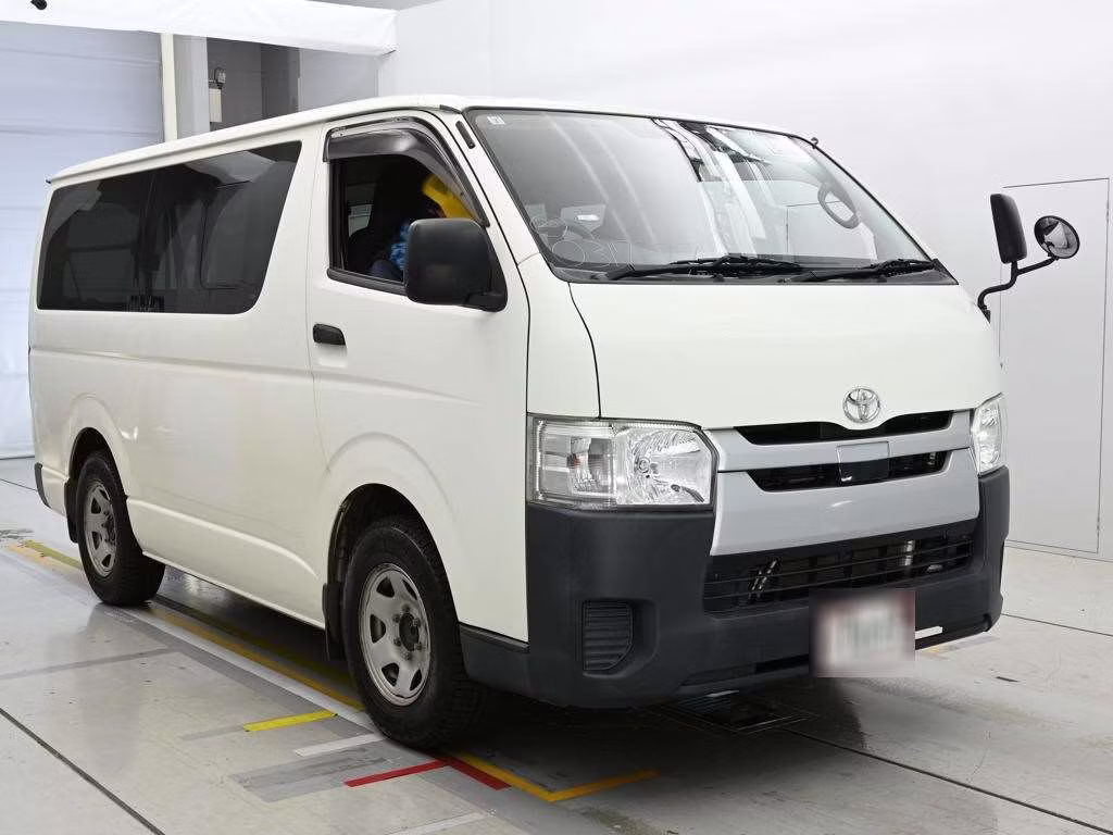 TOYOTA REGIUS ACE