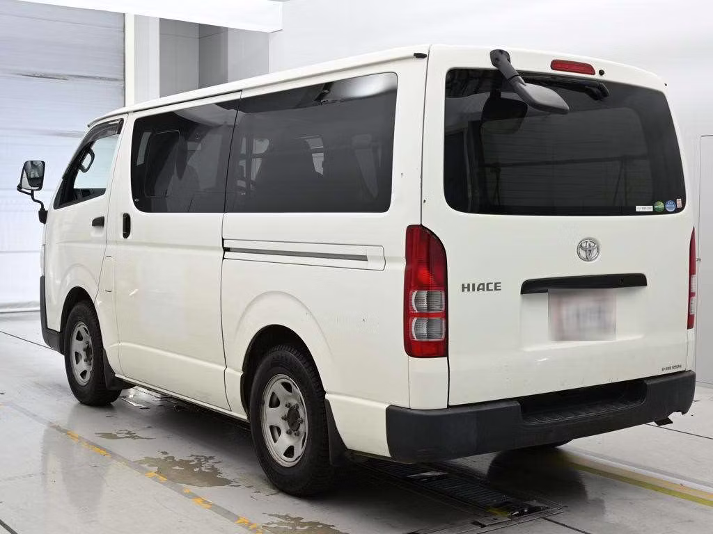 TOYOTA REGIUS ACE