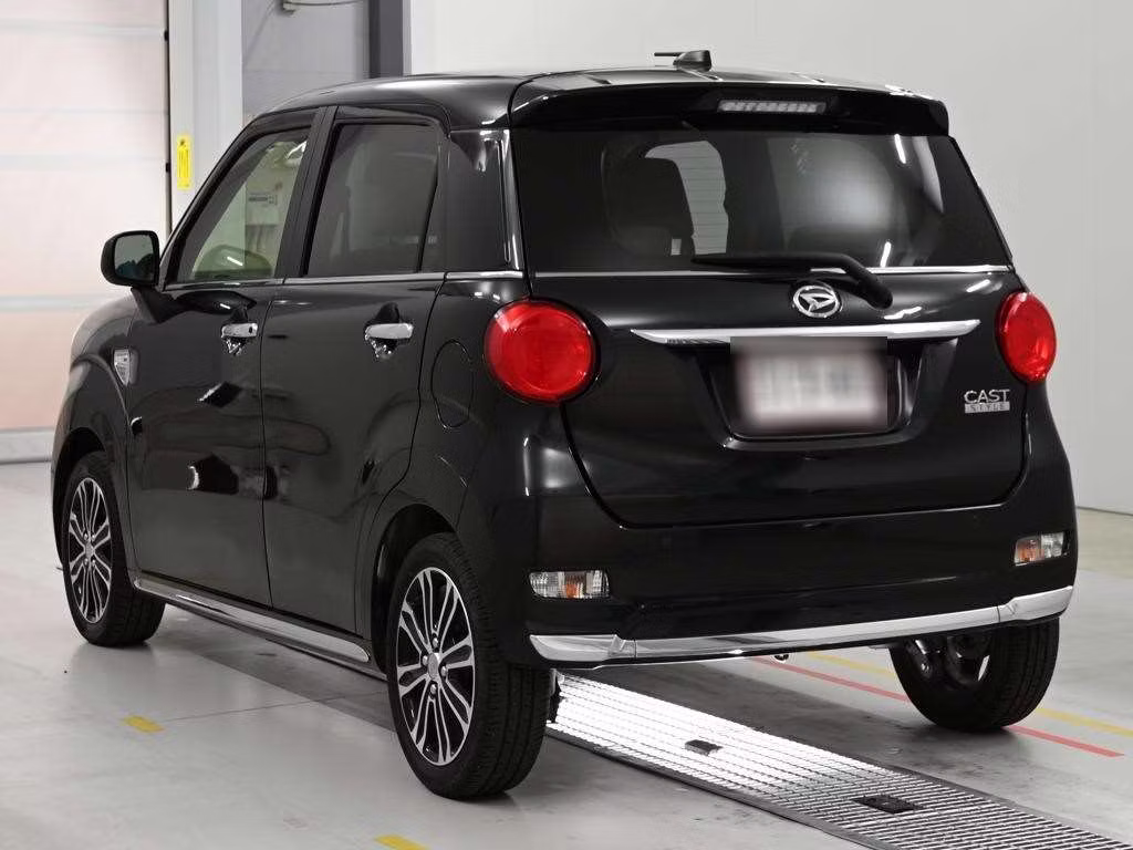 DAIHATSU CAST