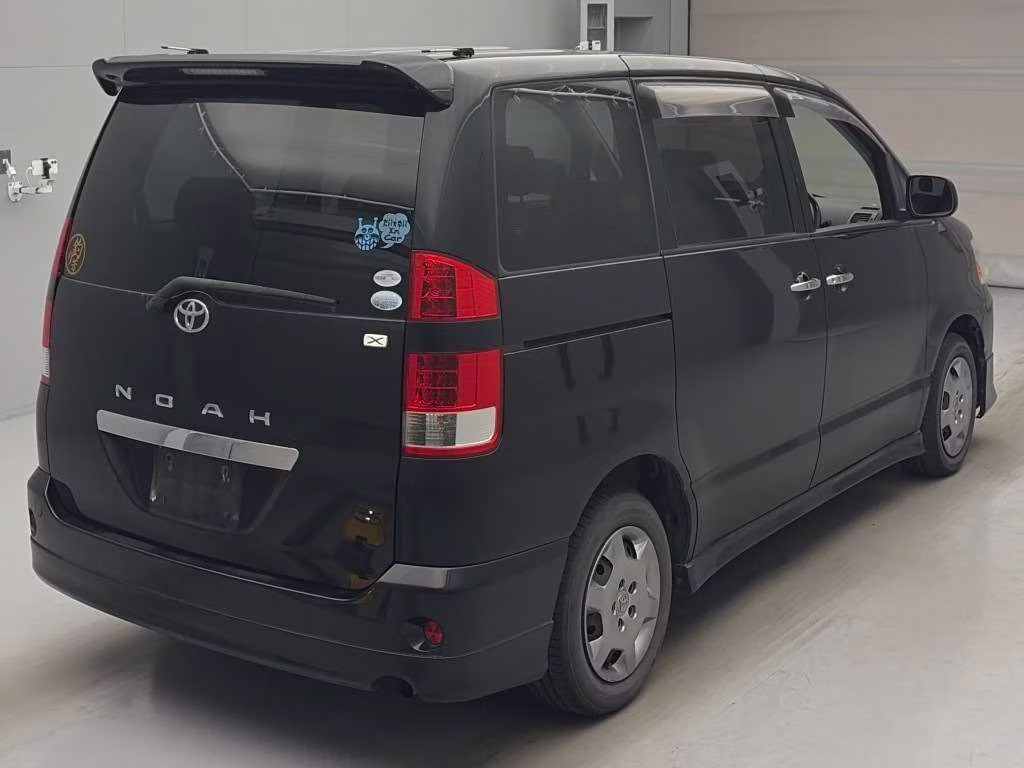 TOYOTA NOAH