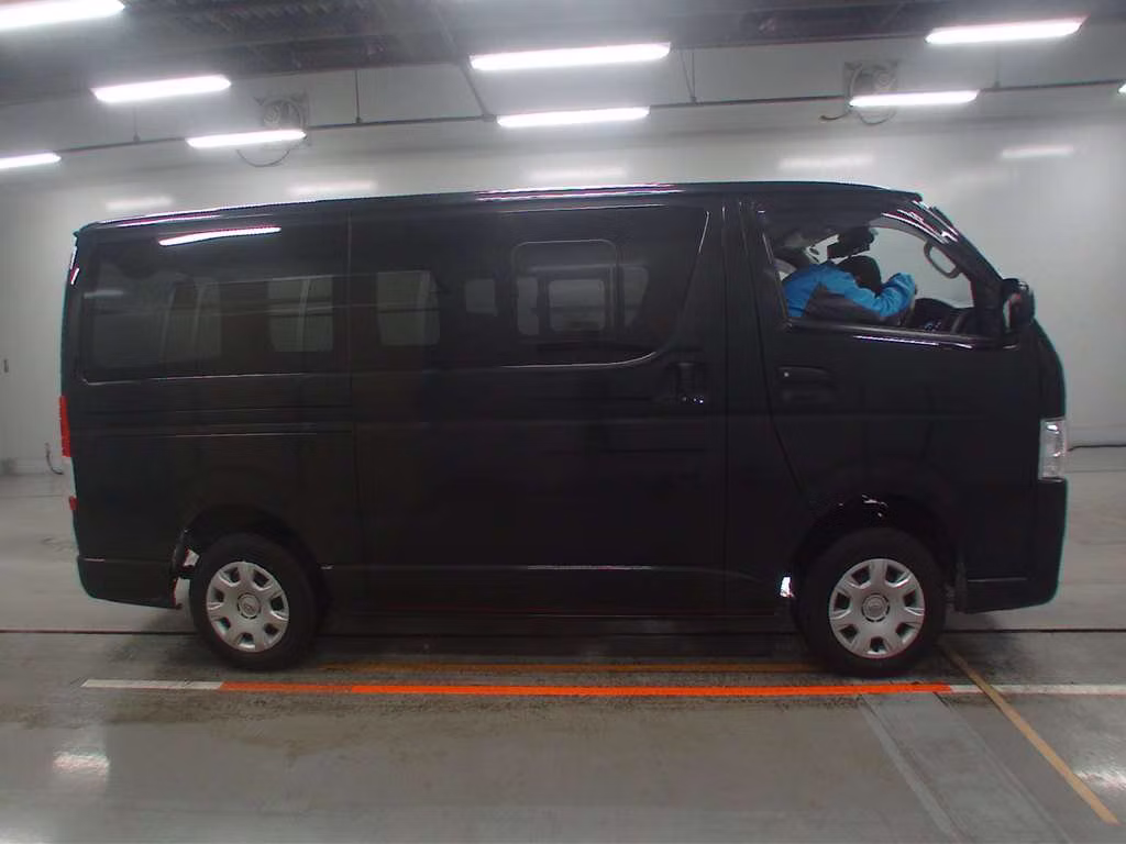 TOYOTA REGIUS ACE
