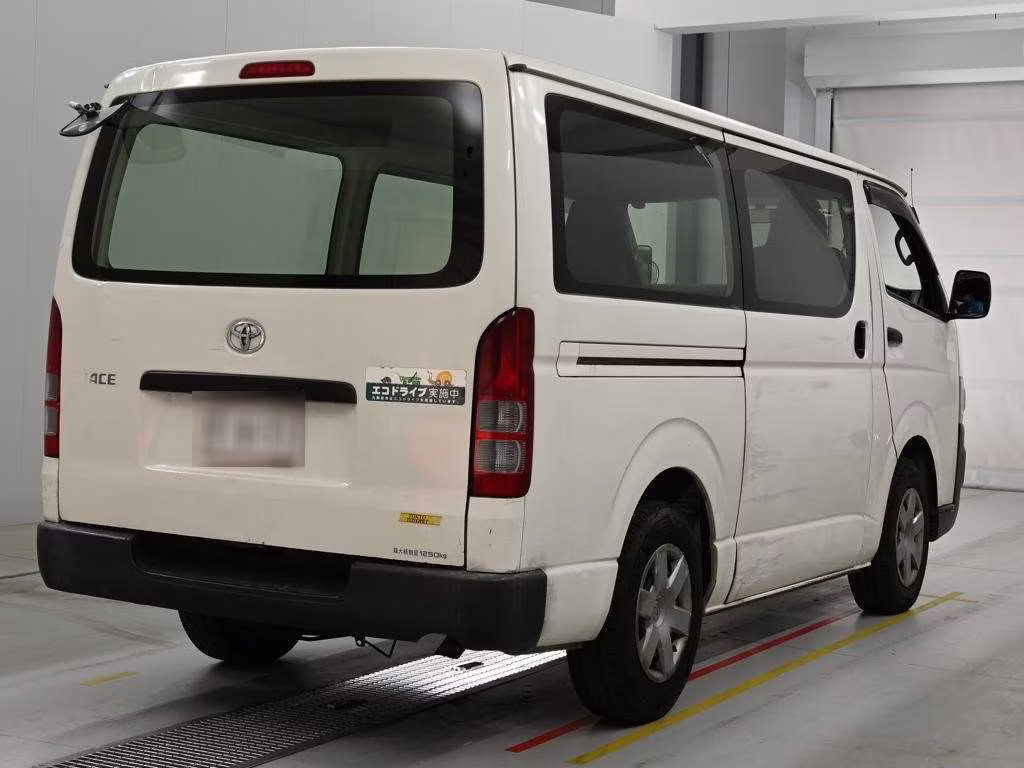 TOYOTA REGIUS ACE