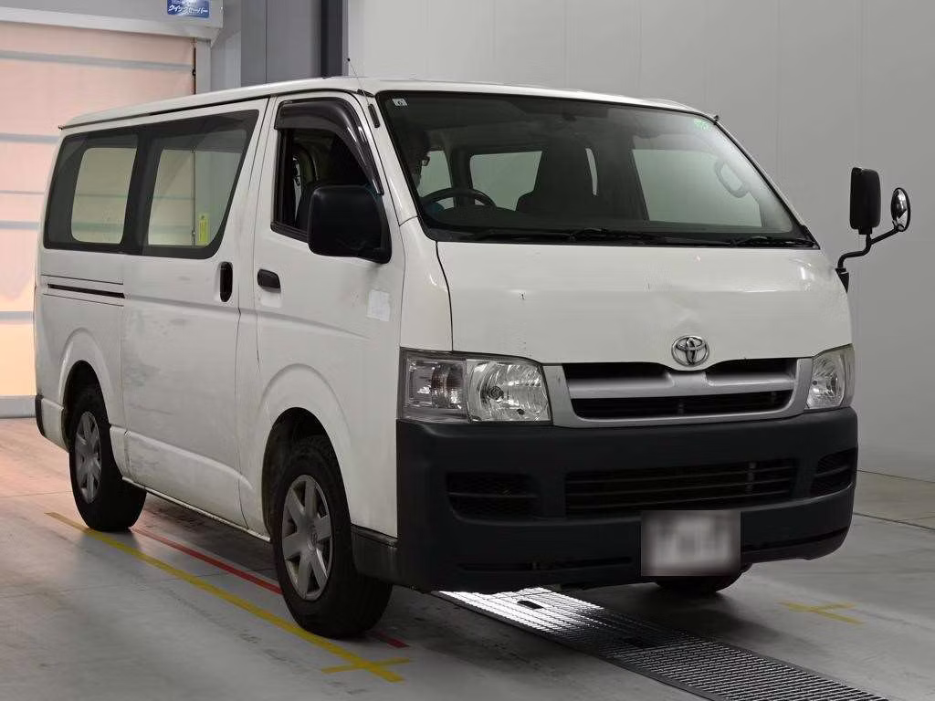 TOYOTA REGIUS ACE
