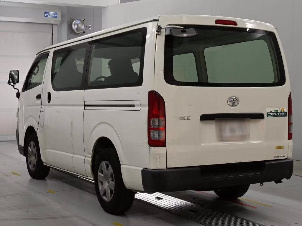 TOYOTA REGIUS ACE