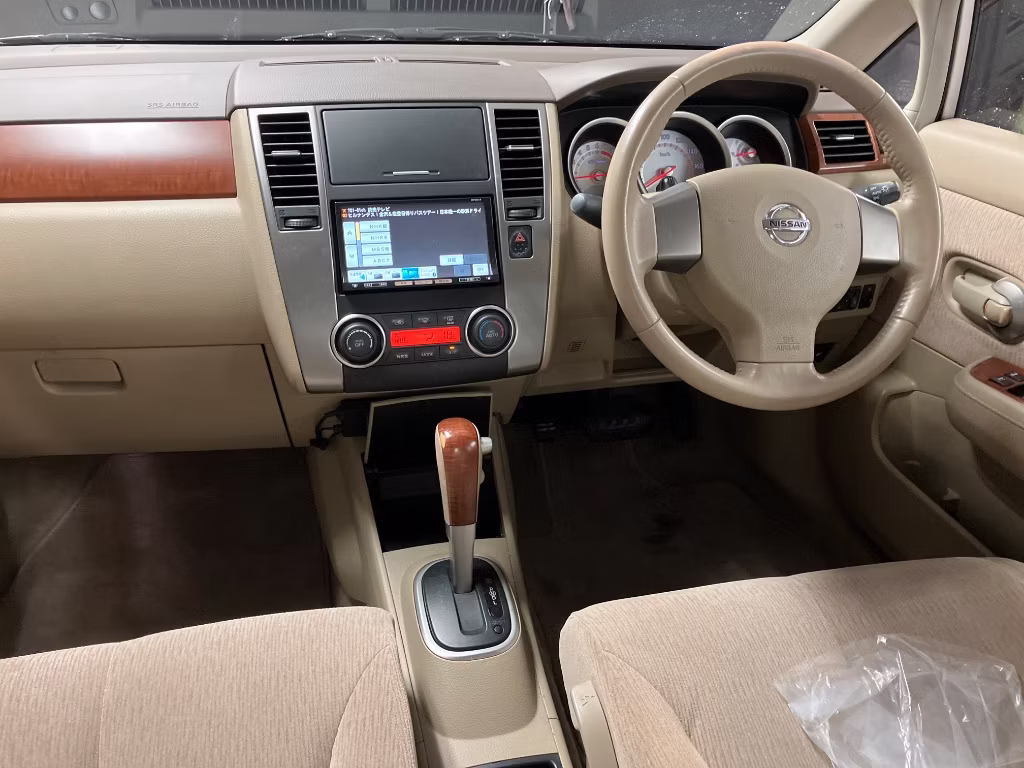 NISSAN TIIDA LATIO