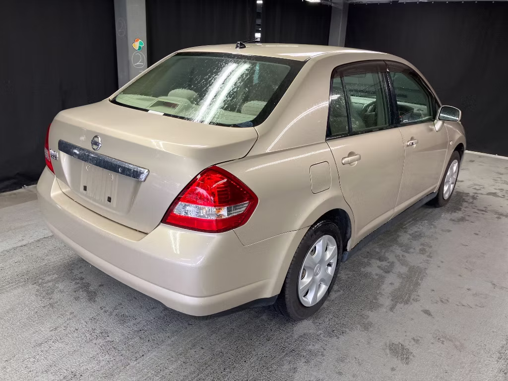 NISSAN TIIDA LATIO