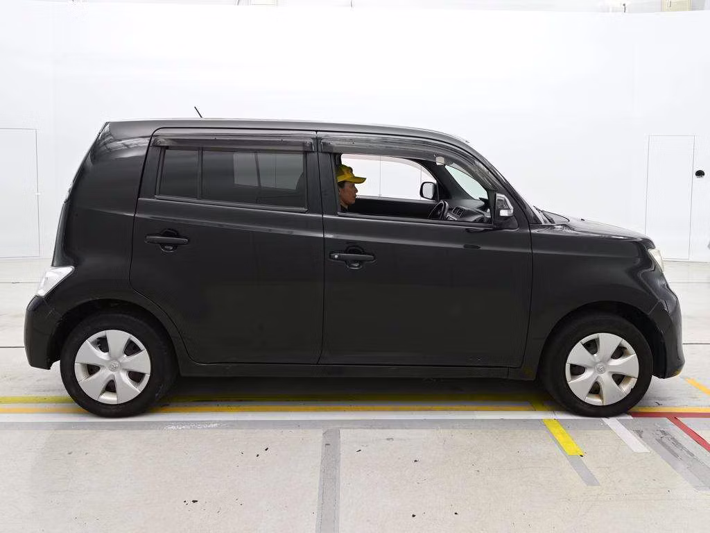 TOYOTA BB