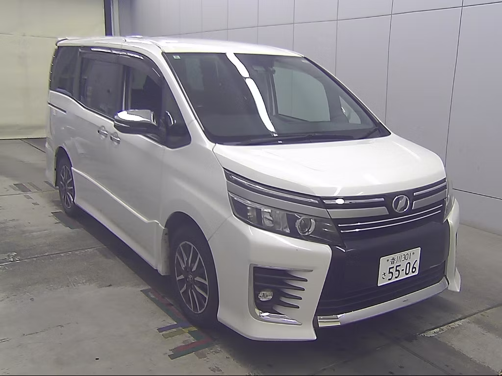TOYOTA VOXY