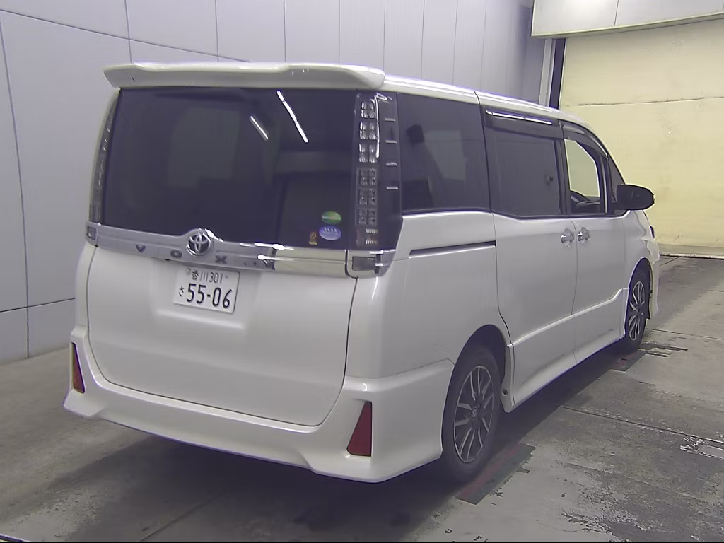 TOYOTA VOXY