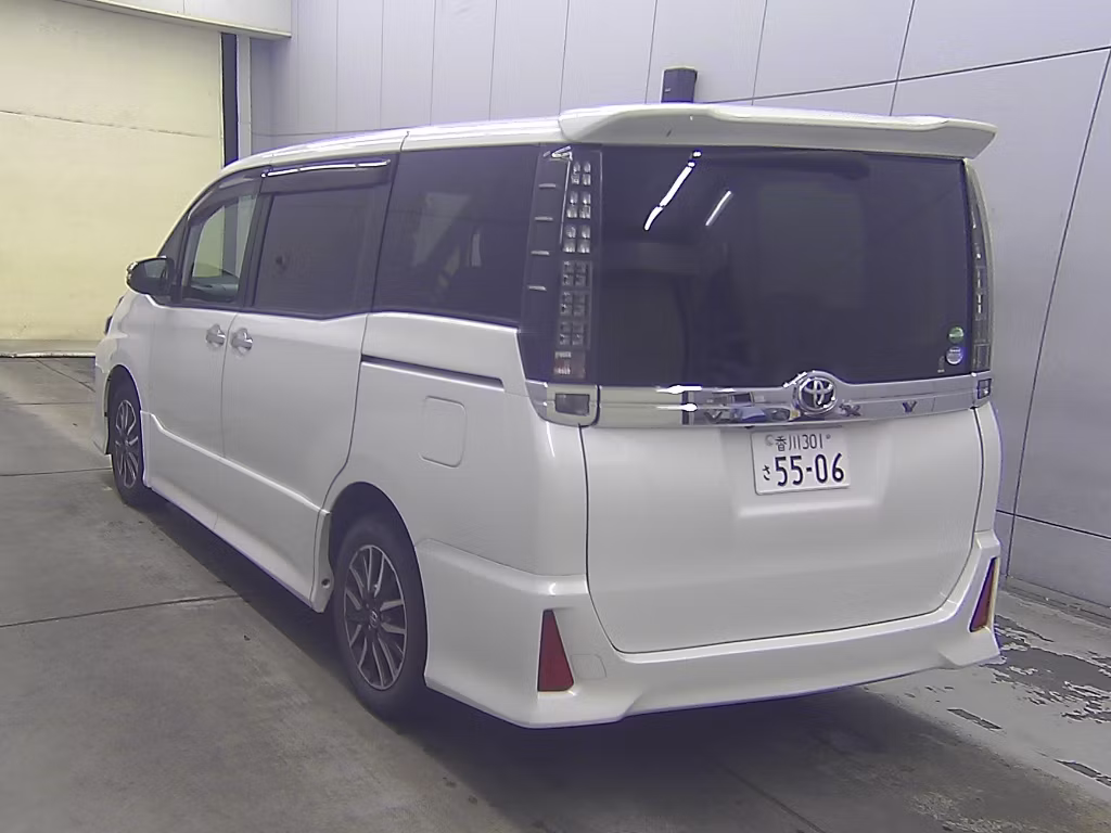TOYOTA VOXY