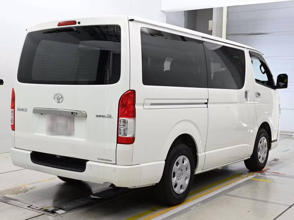TOYOTA REGIUS ACE