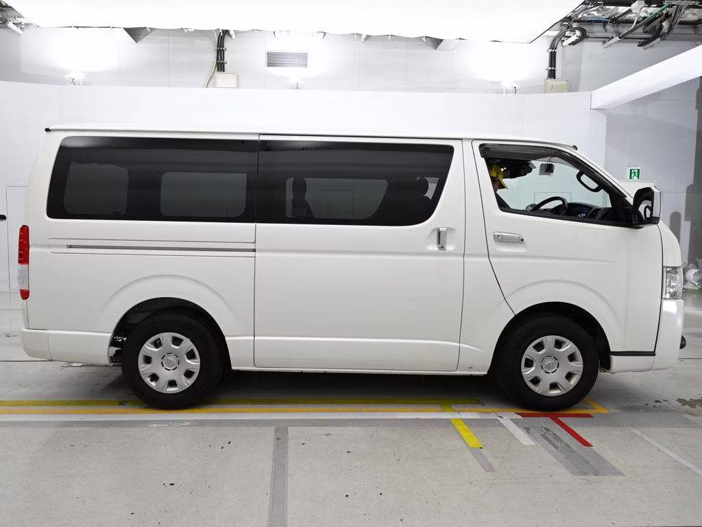TOYOTA REGIUS ACE