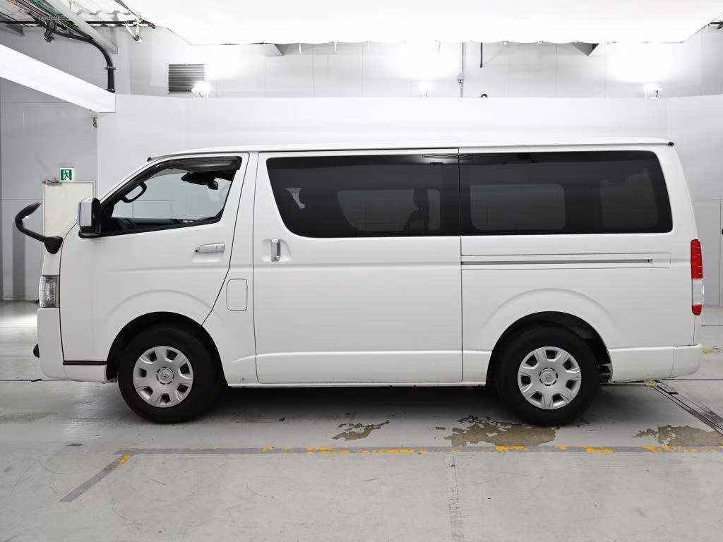 TOYOTA REGIUS ACE