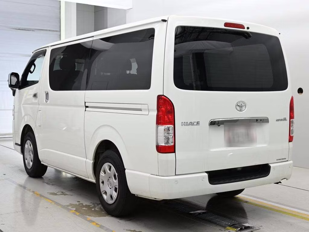 TOYOTA REGIUS ACE