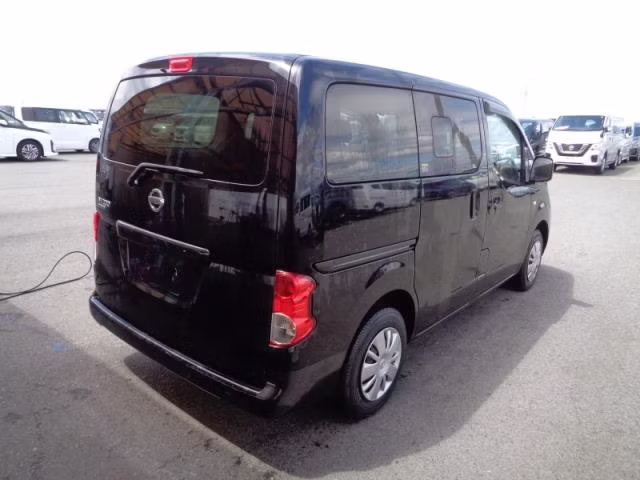 NISSAN NV200