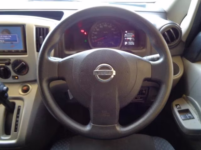 NISSAN NV200