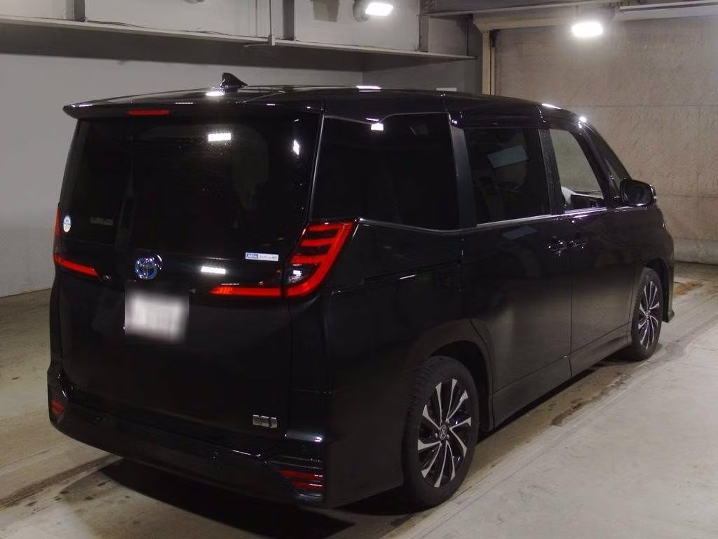 TOYOTA NOAH