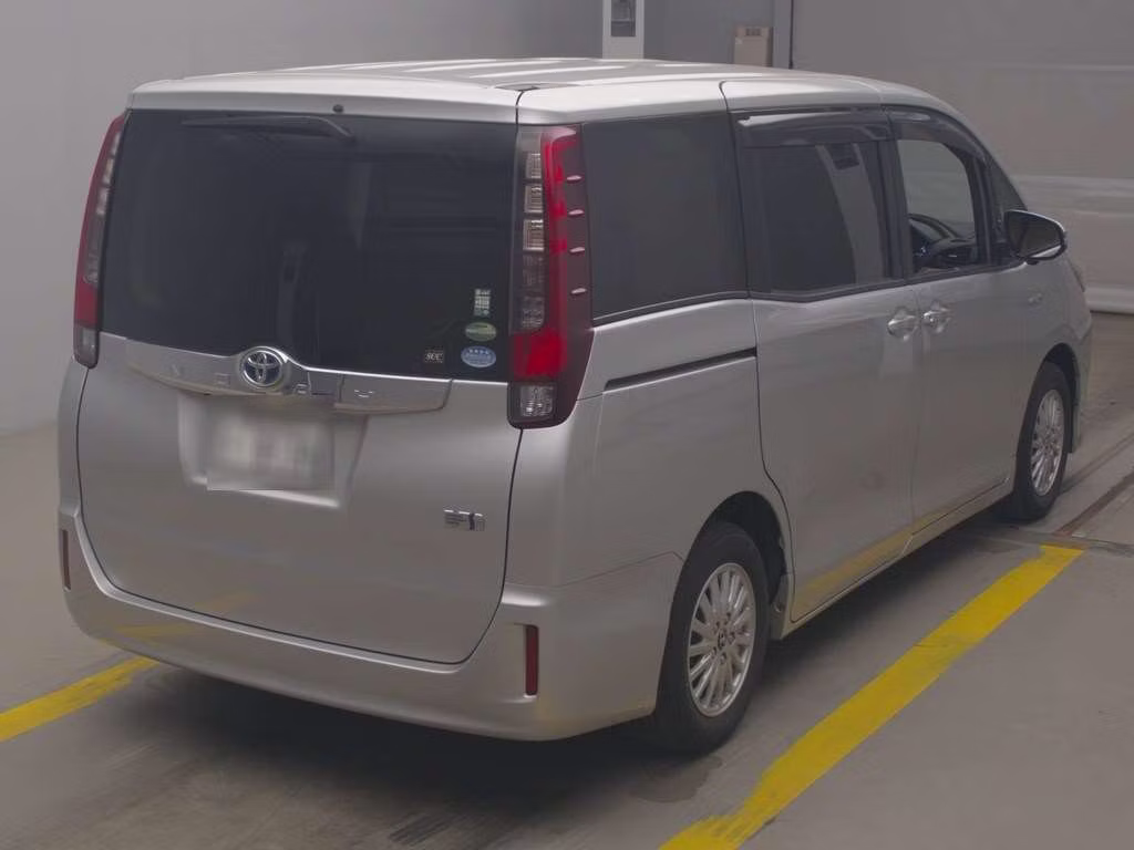 TOYOTA NOAH