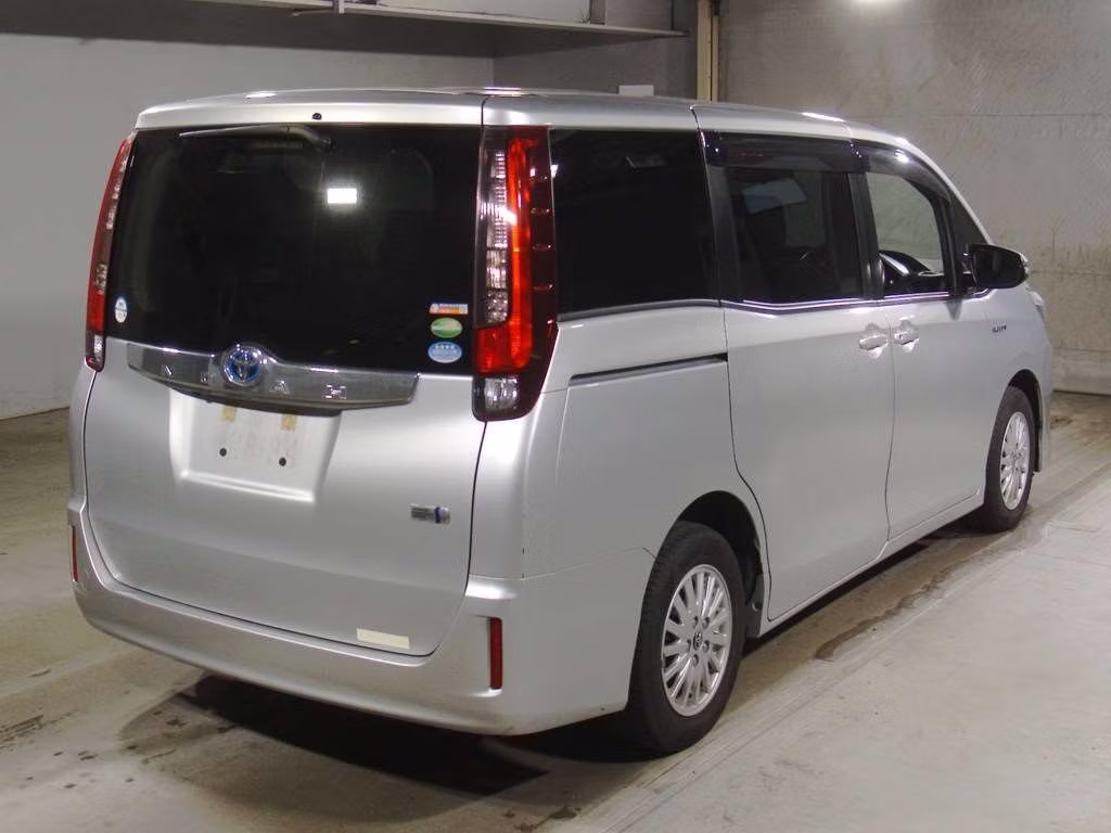 TOYOTA NOAH