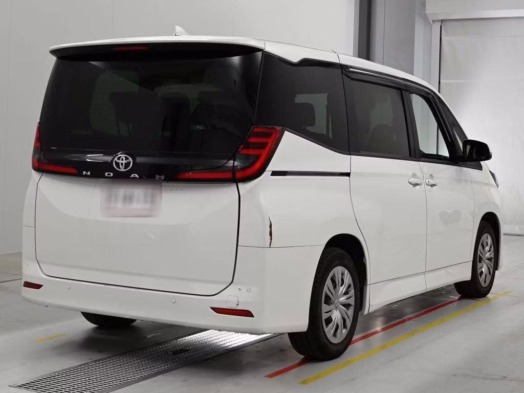 TOYOTA NOAH