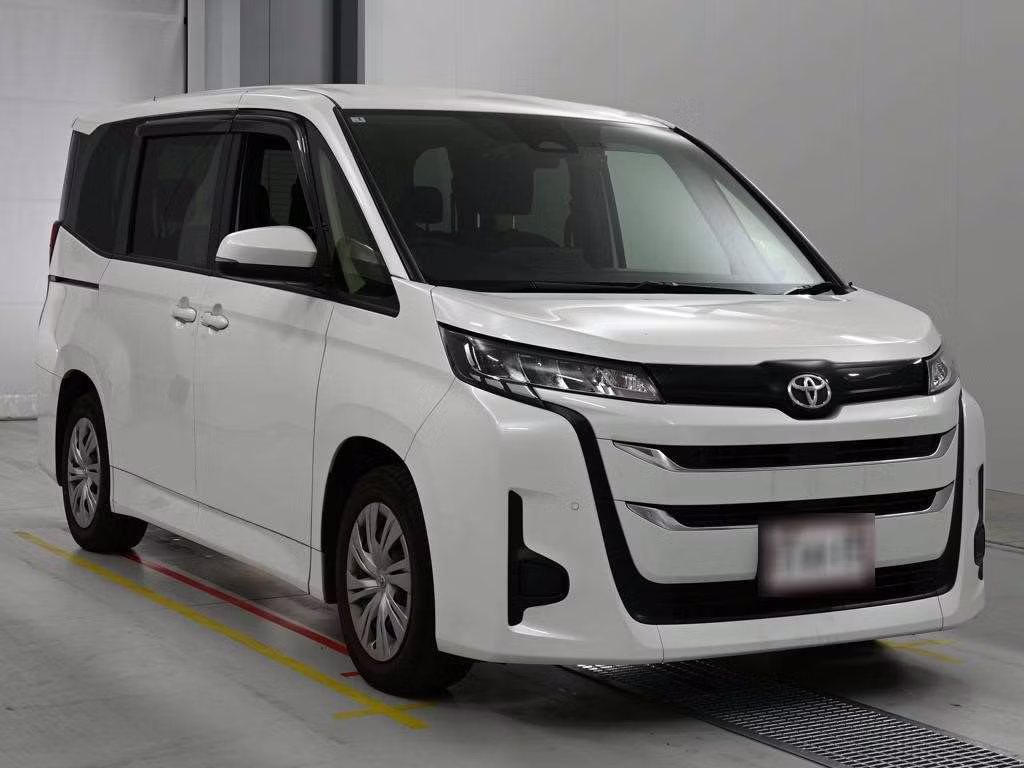 TOYOTA NOAH