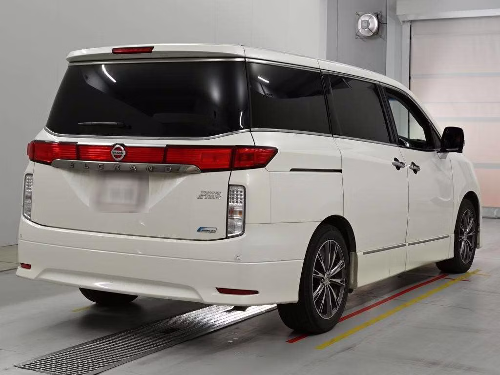 NISSAN ELGRAND