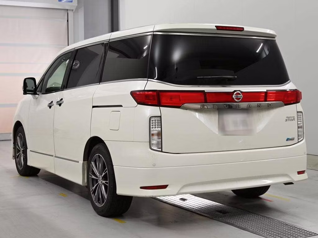 NISSAN ELGRAND