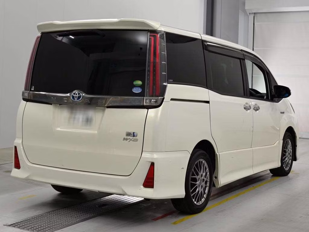 TOYOTA NOAH