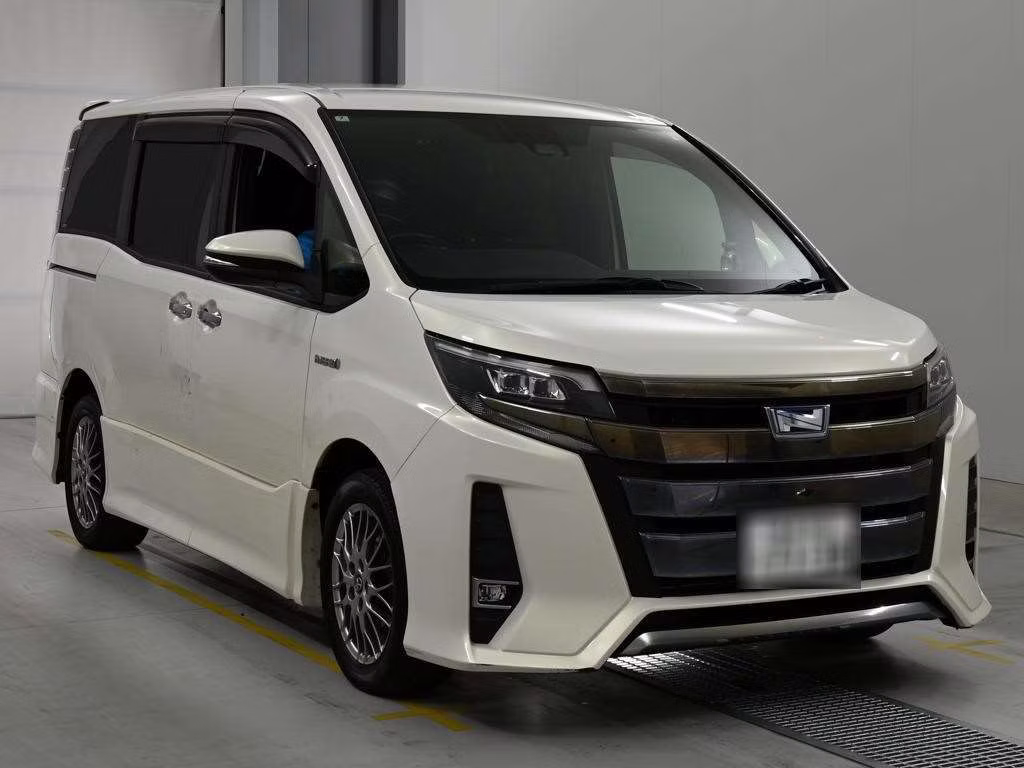 TOYOTA NOAH