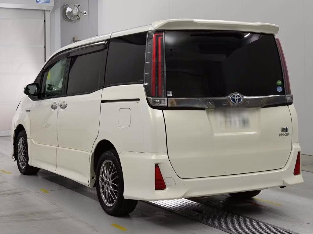 TOYOTA NOAH