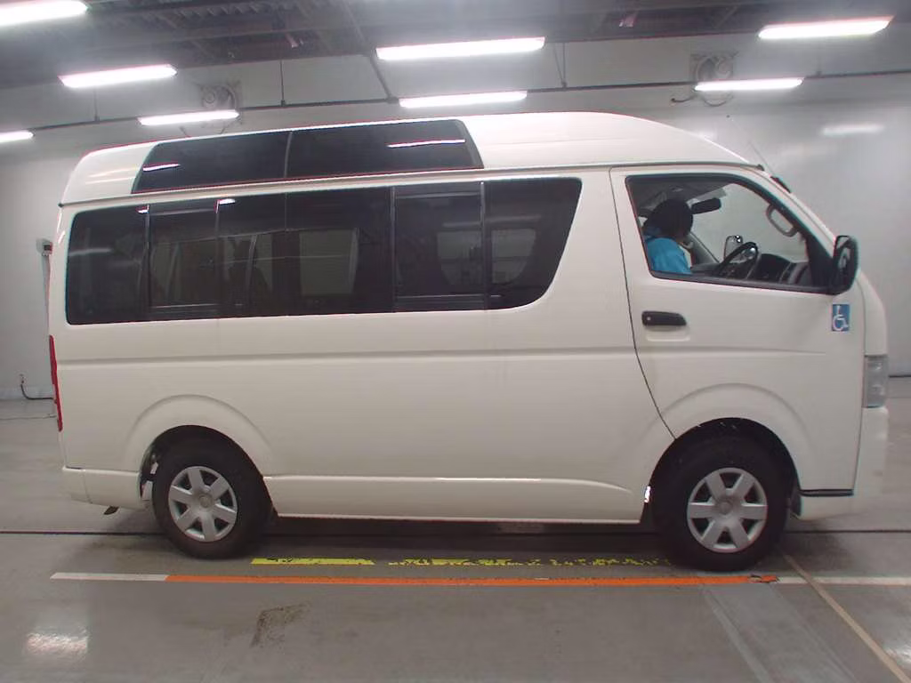TOYOTA REGIUS ACE