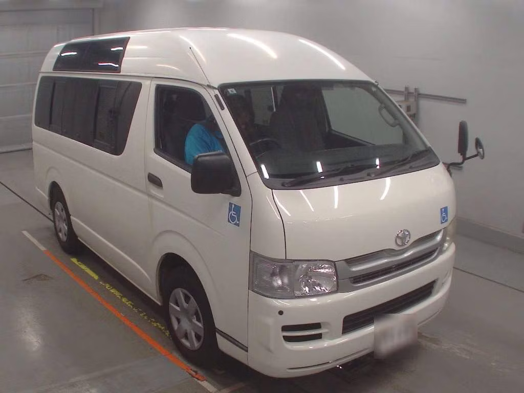 TOYOTA REGIUS ACE