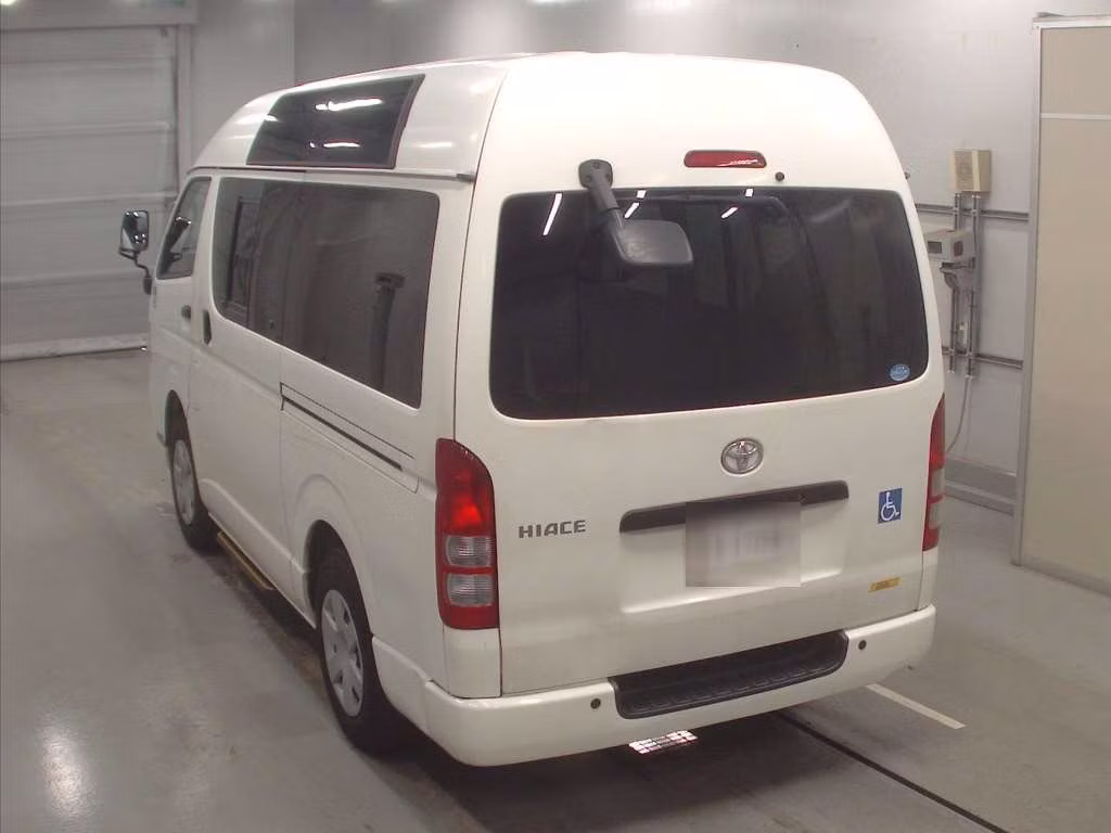 TOYOTA REGIUS ACE
