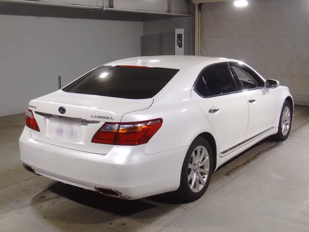 LEXUS LS600H