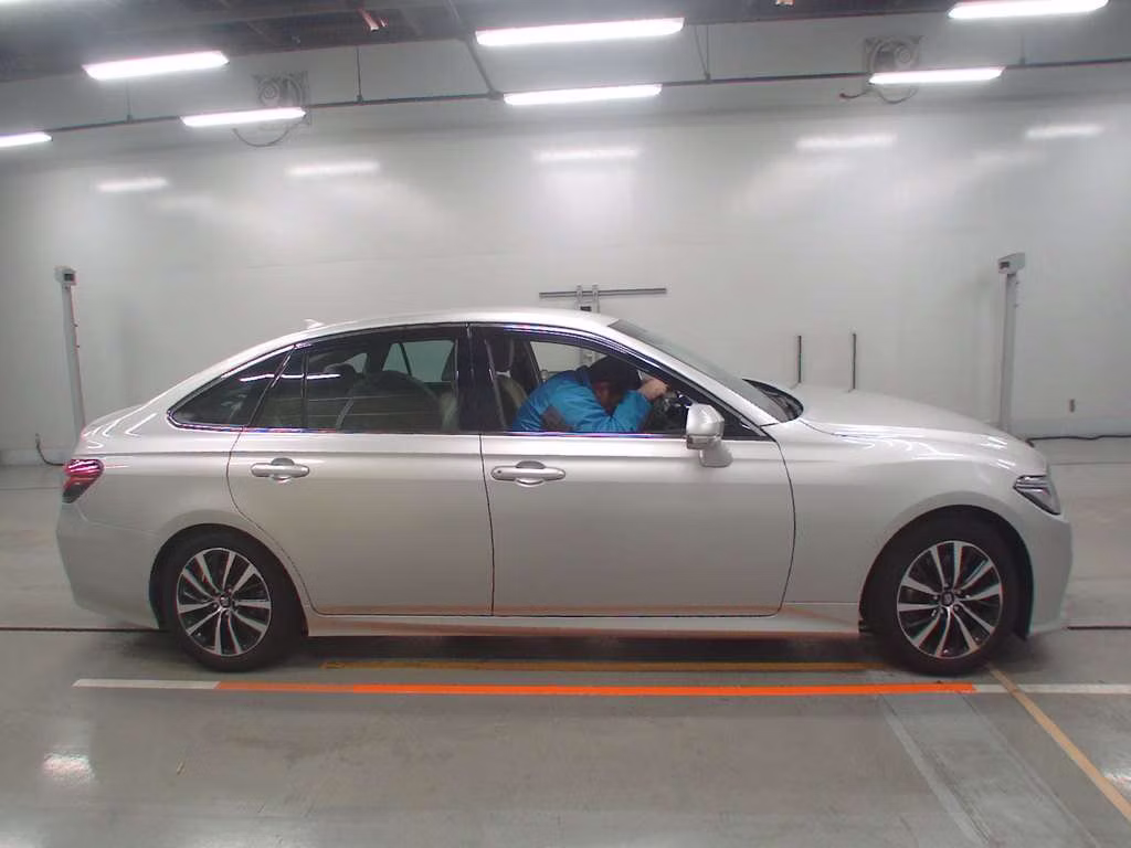 TOYOTA CROWN