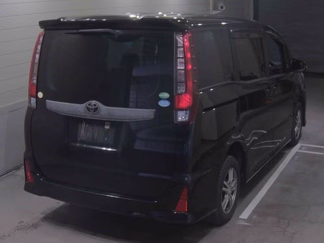 TOYOTA NOAH