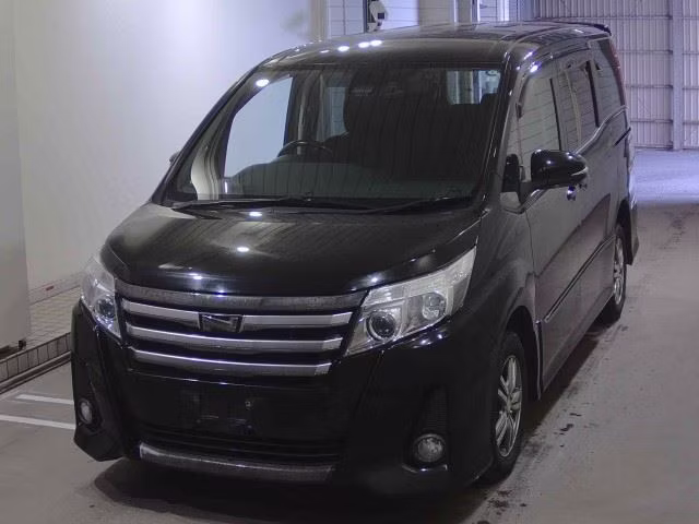 TOYOTA NOAH