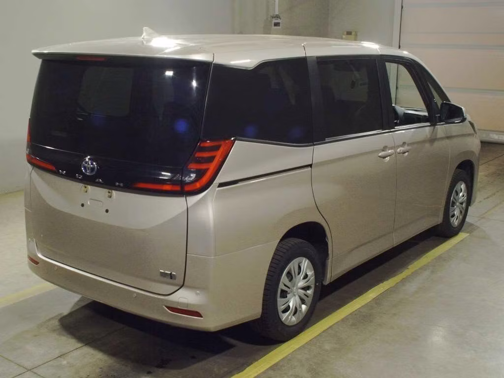 TOYOTA NOAH