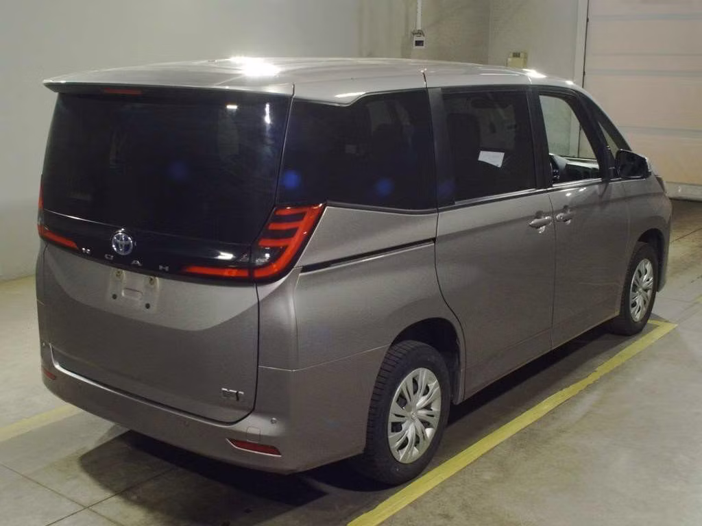 TOYOTA NOAH