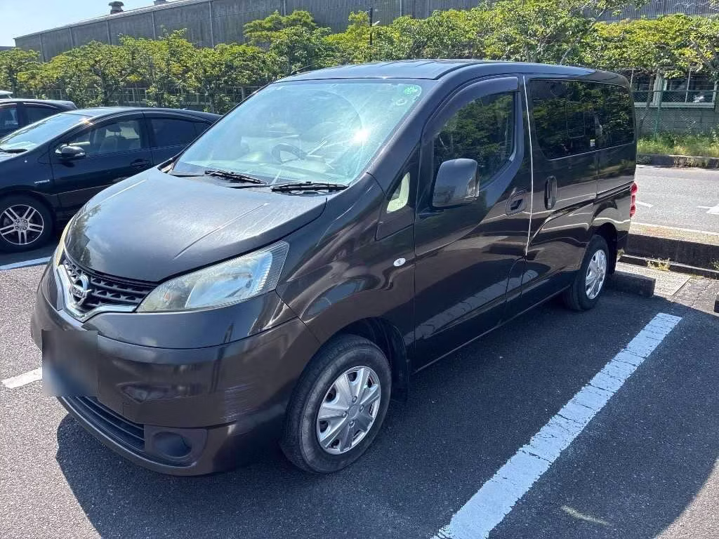 NISSAN NV200